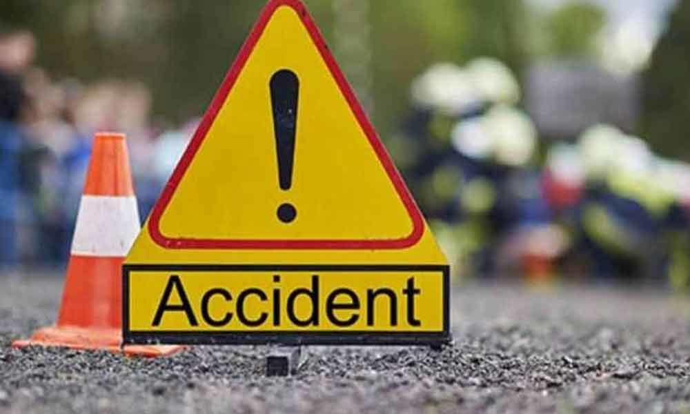 2 killed after unknown vehicle rams into auto in Sangareddy