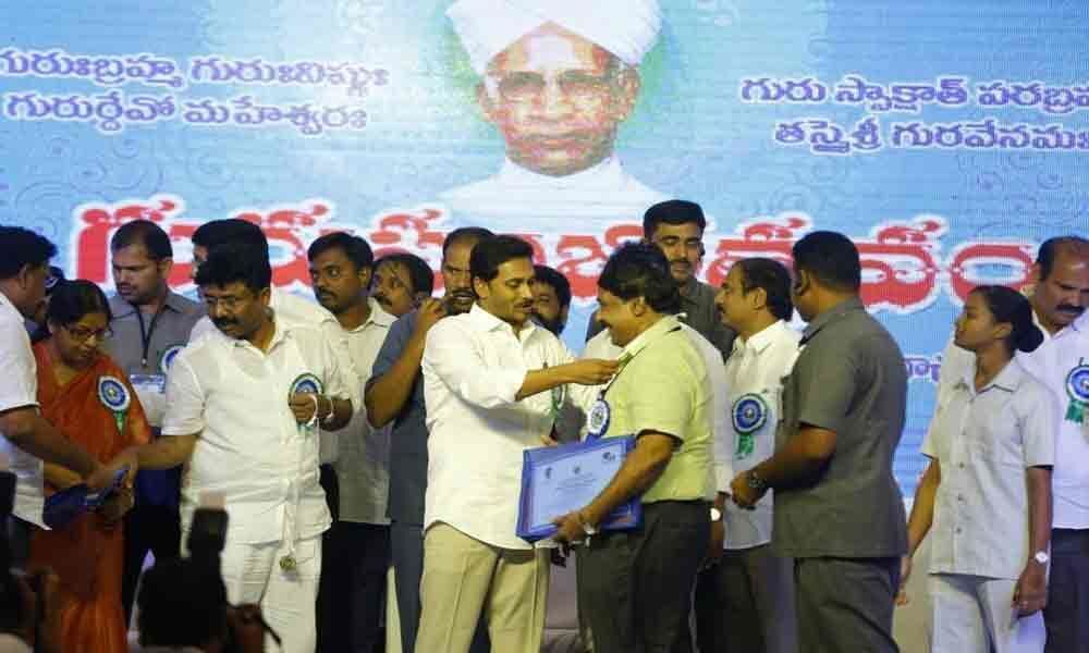 ALC lecturer gets Best Teacher Award in Vijayawada