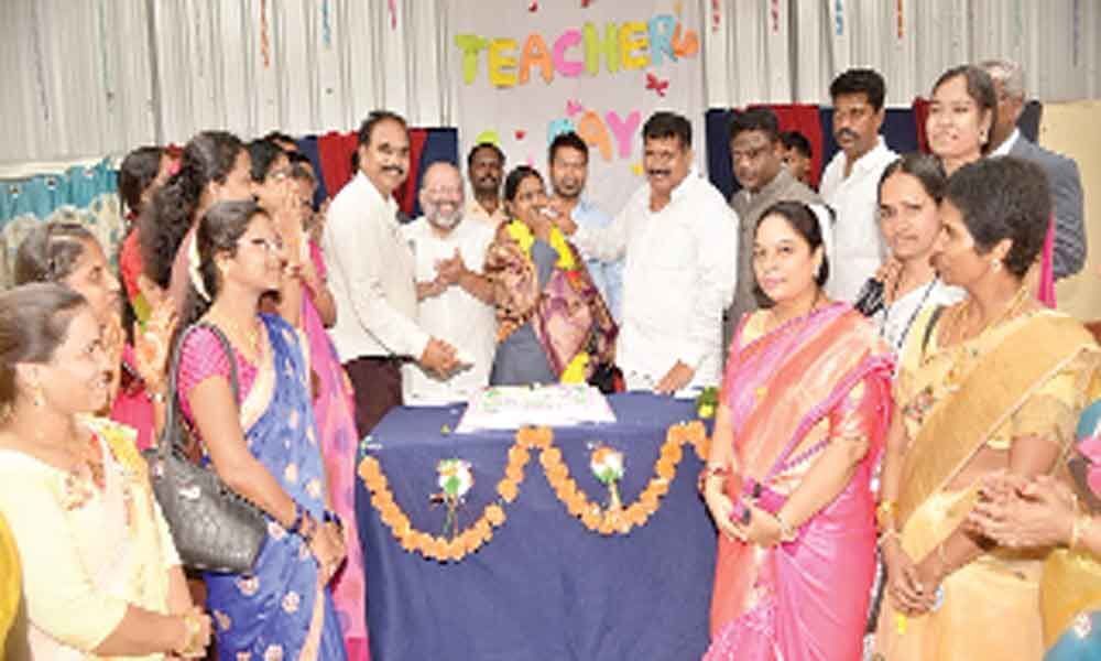 TS Gurukuls a role model for country, says TS Minorities Commission VC