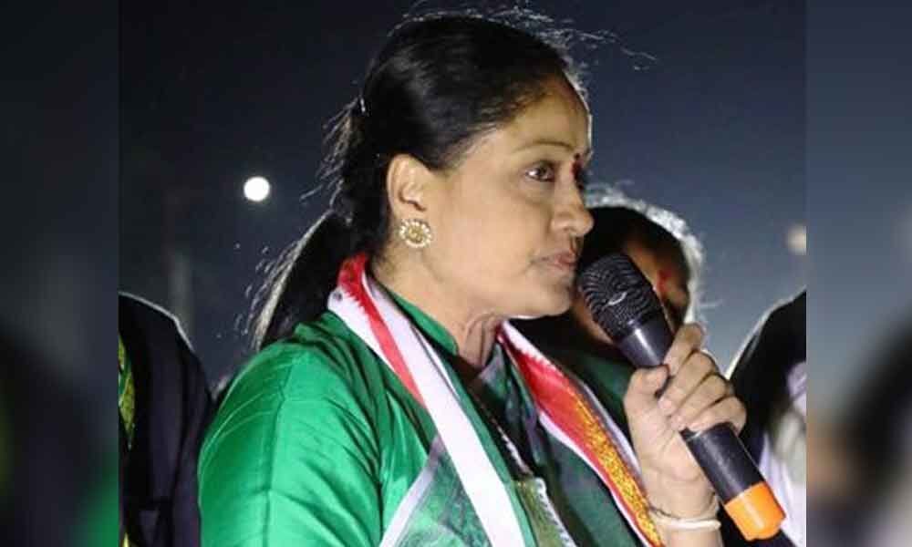 TRS bogged down by group politics, charges Vijayashanti