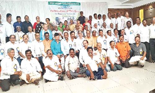 Vivek Vardhani alumni honours teachers