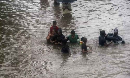 4 die in Mumbai rain fury