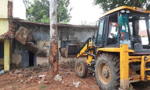 Officials demolish old school building