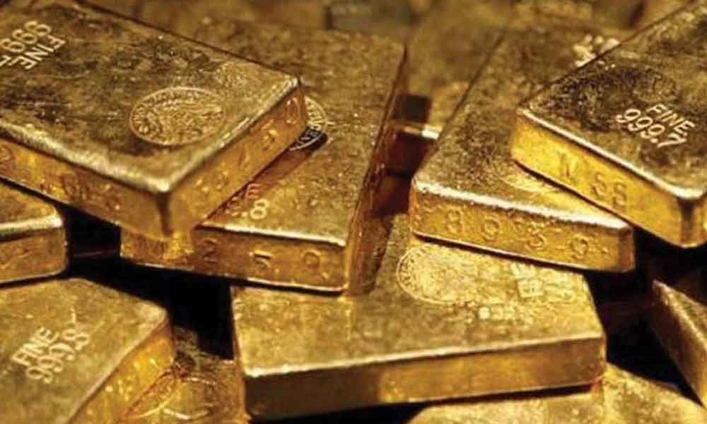 Rupee stands strong while Gold prices drop by Rs 372