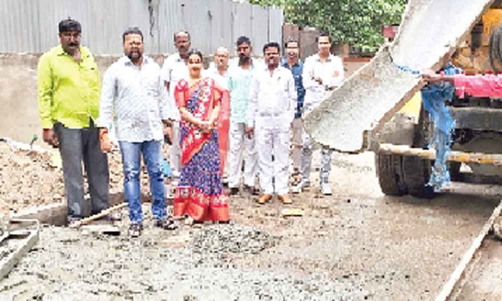 Corporator Shanthi launches CC road works