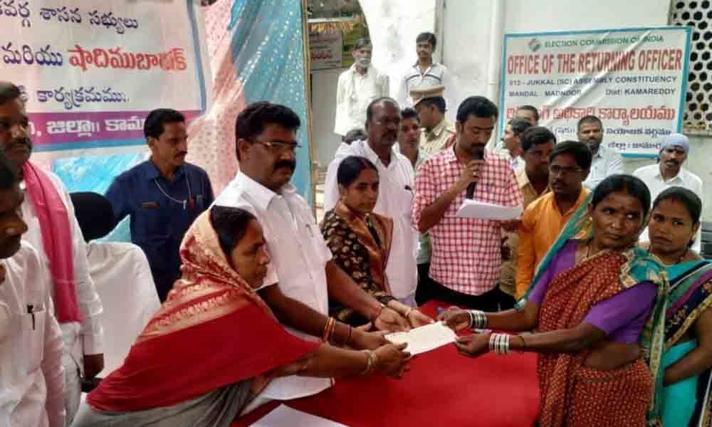 Kalyana Lakshmi cheques distributed in Kamareddy