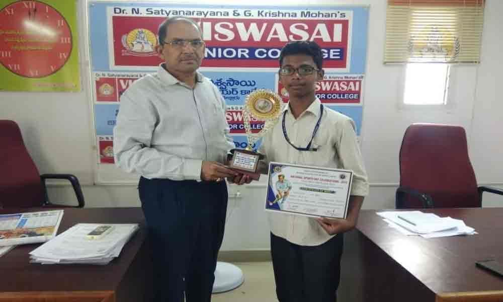 Viswasai student bags first place in TT contest in Nellore