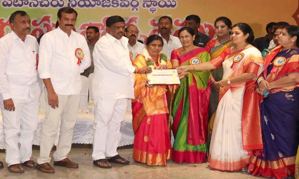 Best teachers feted at Gurupujotsavam