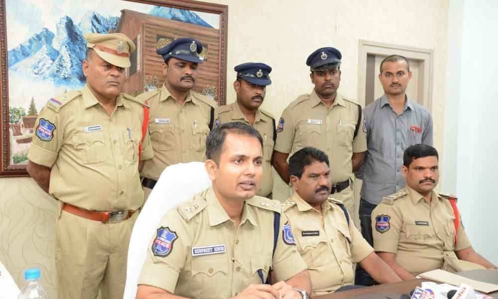Auto driver held for robbing drunk women