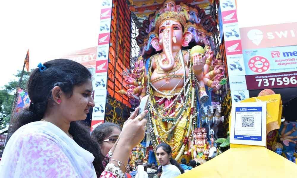 Cool.. Idea! : Lord Ganesha accepts donations through UPI here!