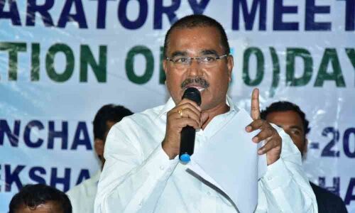 Agriculture Minister inspects  submerged lands in Kudikilla