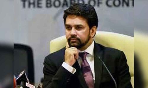 Junior FM heckled over slowdown