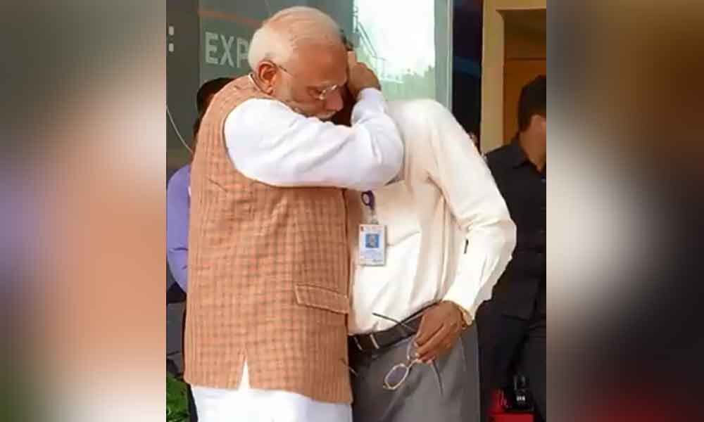 ISRO chief breaks down, Modi hugs, consoles him