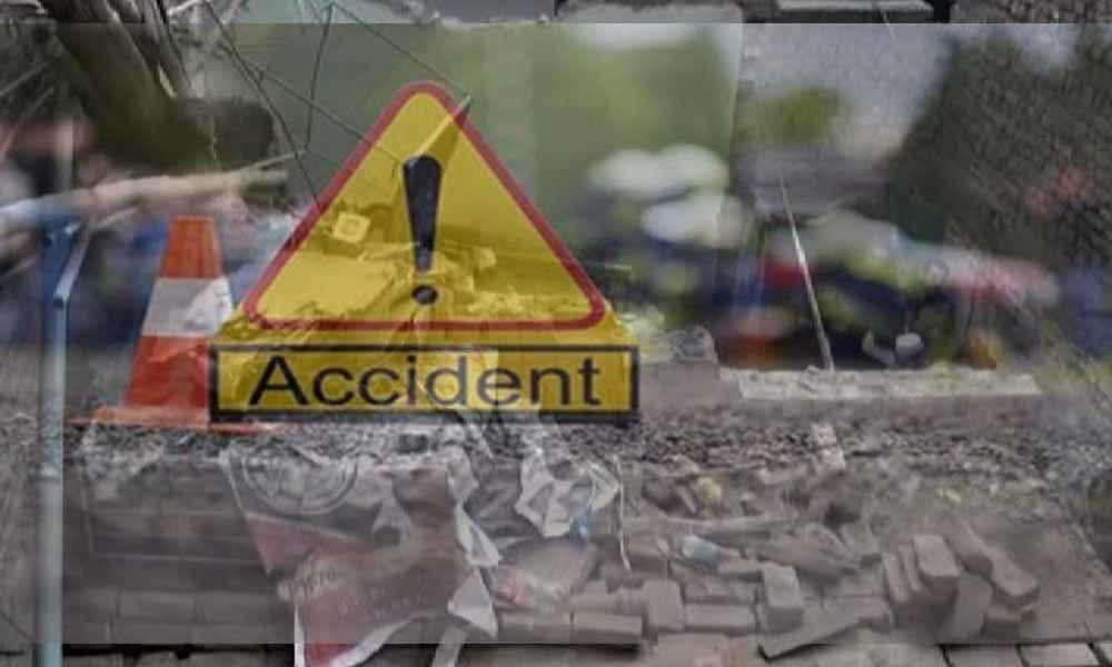 2 injured as two lorries collide in Guntur district