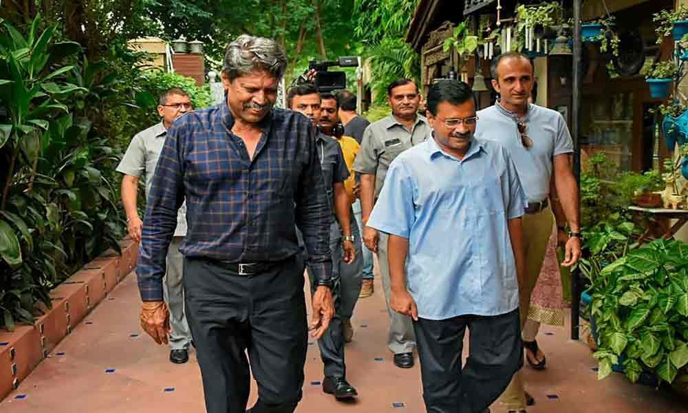 Kejriwal governmet gets thumbs up from Kapil, Bollywood celebs, scribes