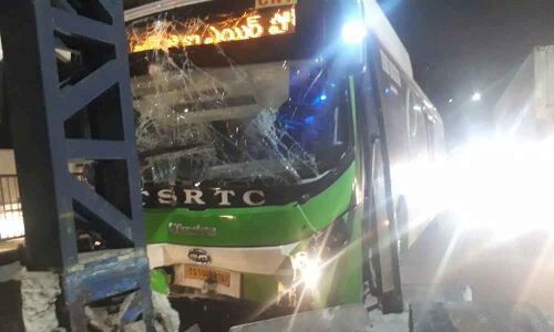 RGIA, Shamshabad Airport route RTC A/C bus hits divider at Masabtank