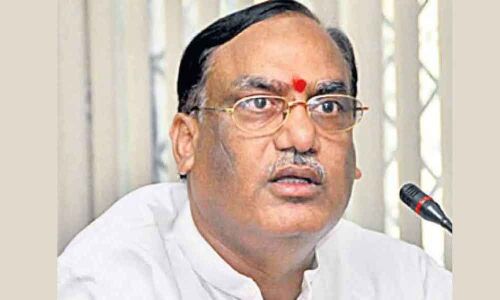 Minister Aspirant Gutta Meets KCR