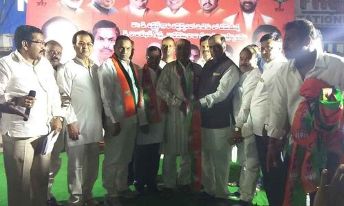 Several TRS activists switch over to BJP