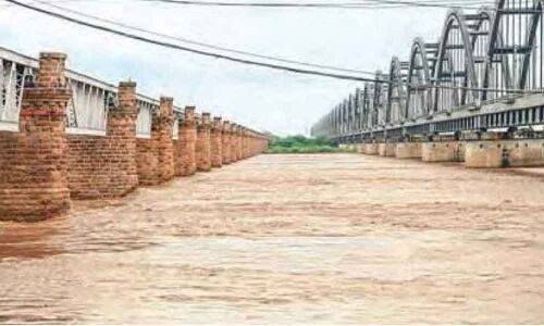 River Godavari flows at dangerous levels, warning issued at Dowleswaram barrage