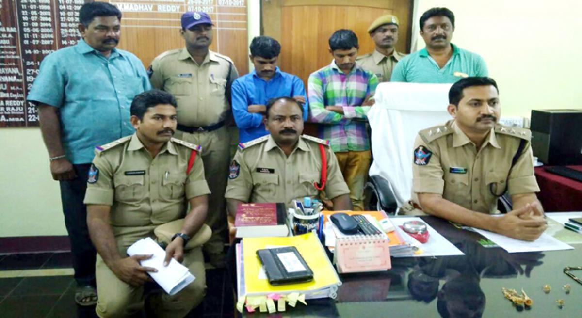 Two held for stealing 4 lakh worth gold