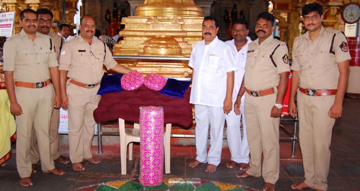 Special Protection Force donates bedding items to Rama temple