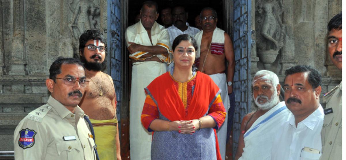 IGP Sowmya visits Lord Rama Temple