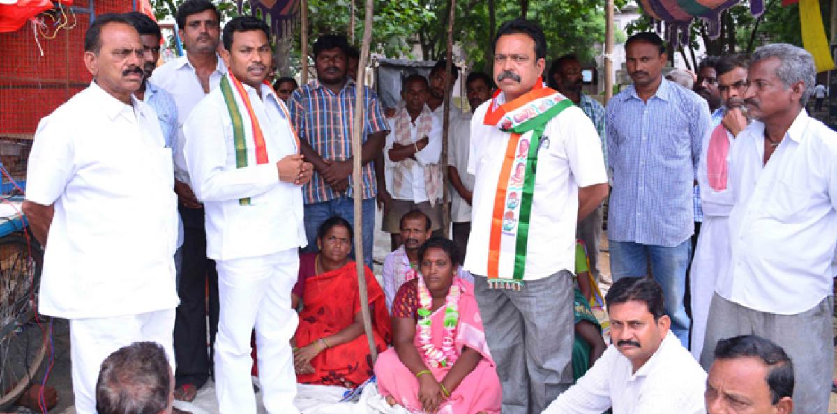 TRS government not caring for panchayat staff: Kantha Rao