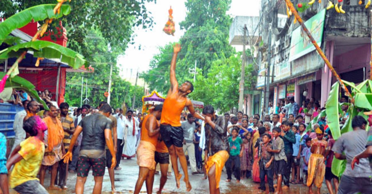Utti contest adds fervour to Janmashtami celebrations