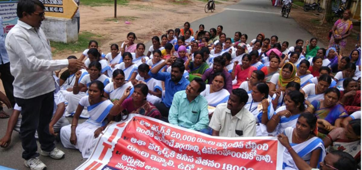 Asha workers seek pay hike, 2BHK houses; stage protest in Kothagudem