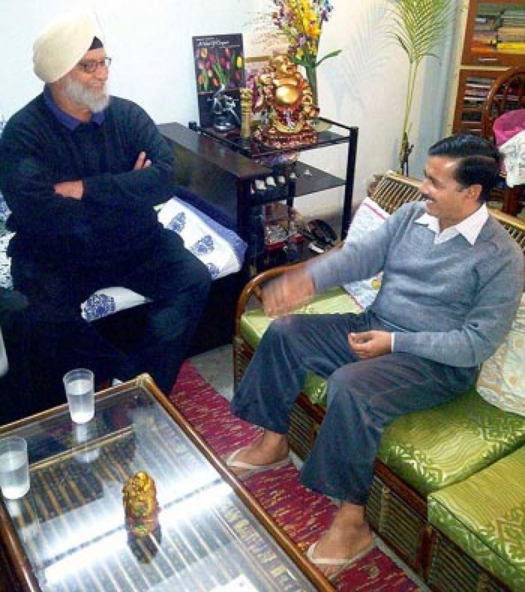 Kejriwal meets Bishan Singh Bedi