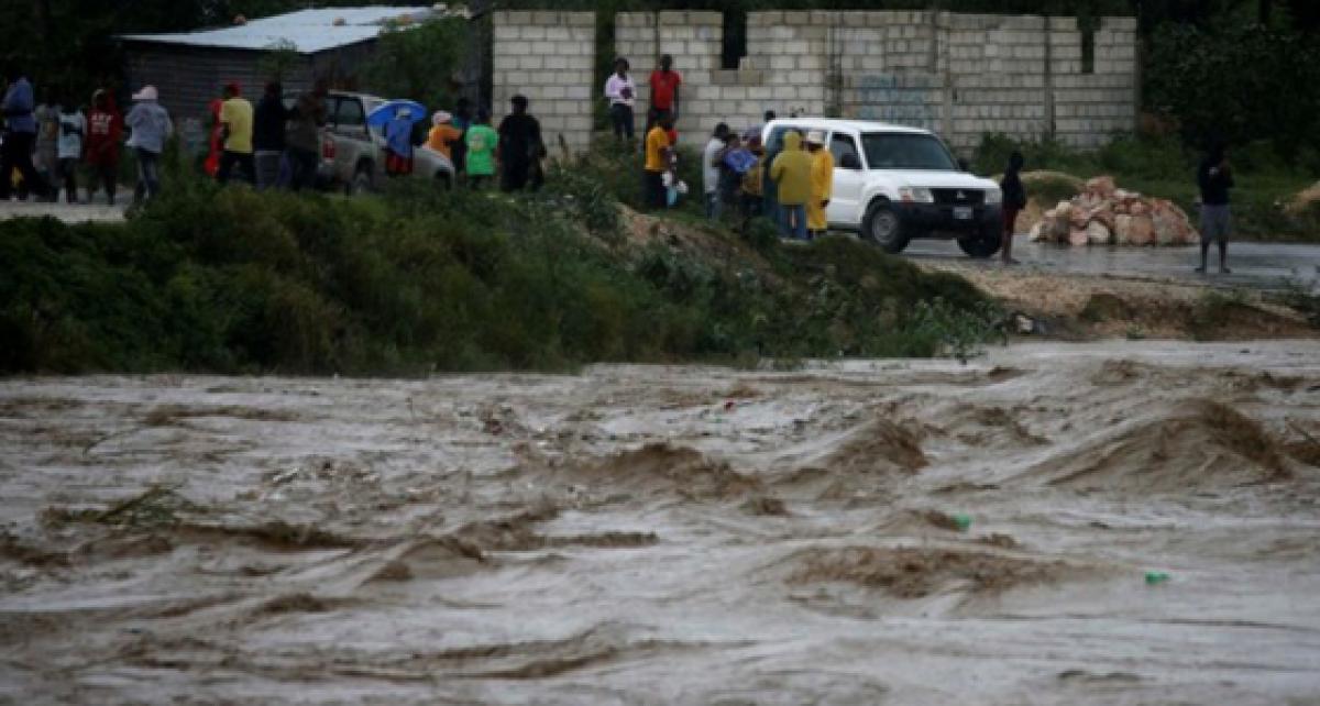 Hurricane Matthew hits Haiti and Cuba, heads for US