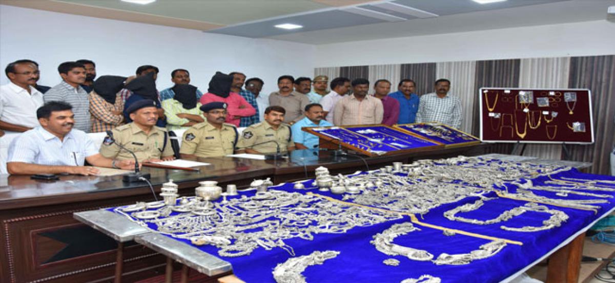 4 burglars arrested, booty worth Rupees 50 lakh seized