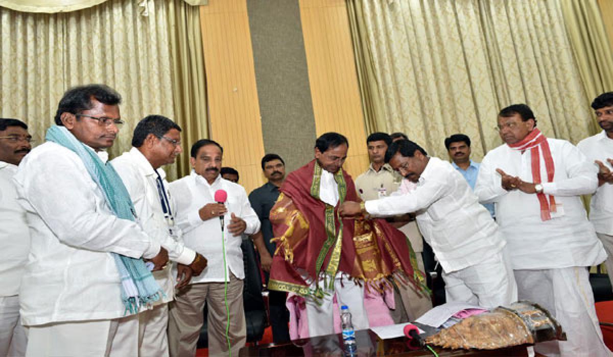 KCR assures 24X7 power supply to farmers