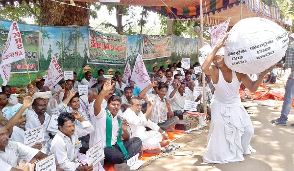 Tenant farmers stage dharna