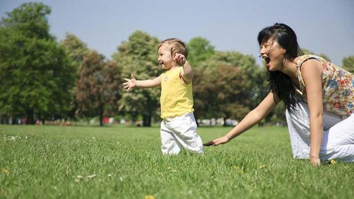 Kids who walk early likely to have stronger bones