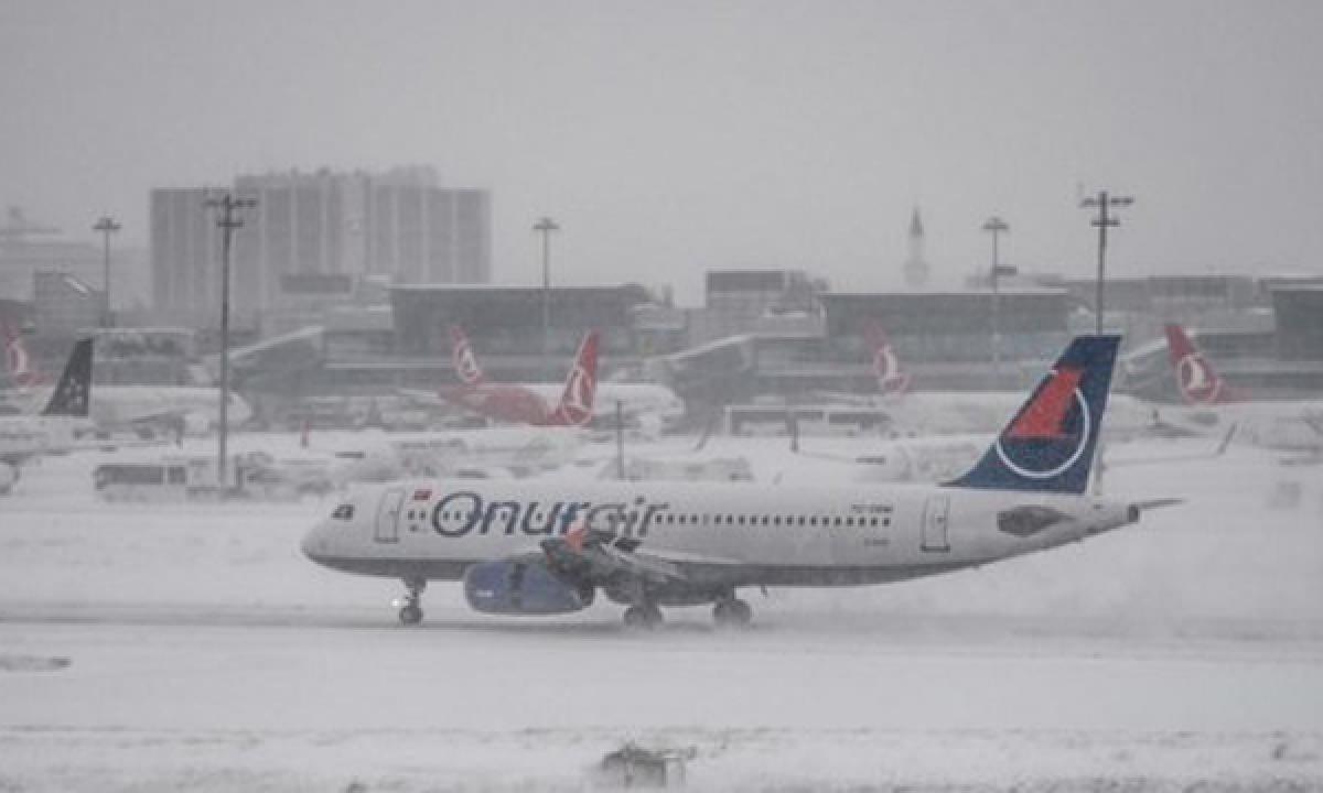Istanbul paralysed after heavy snowfall