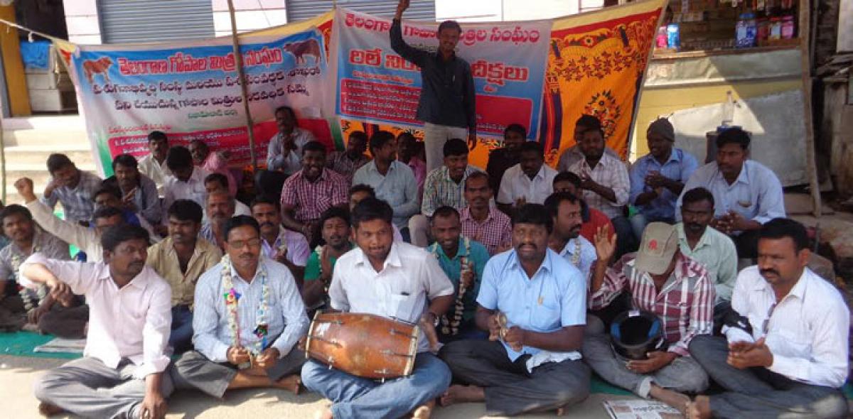 Gopala Mitras protest by performing bhajan