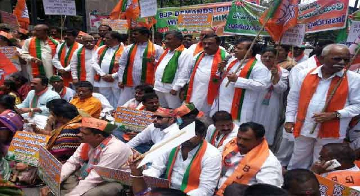 Mahadharna against govt indifference to drought