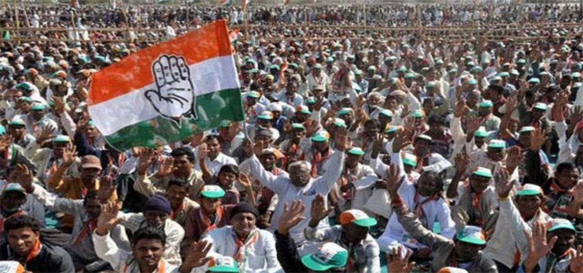 Cong protest  in front of  Collectorate