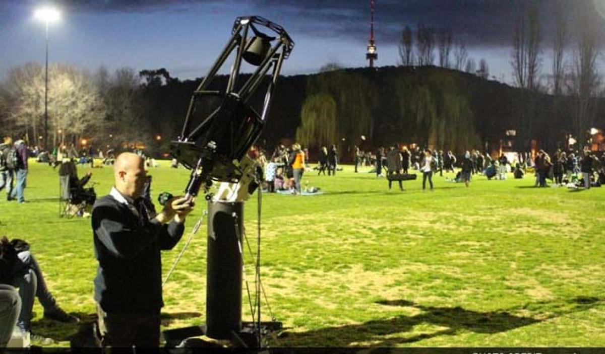 Australians Set World Record for Stargazing