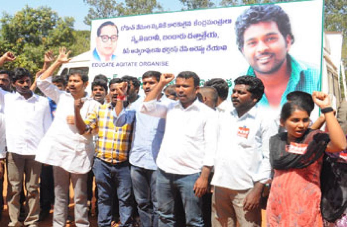 Bus yatra over Rohith suicide arrives in city