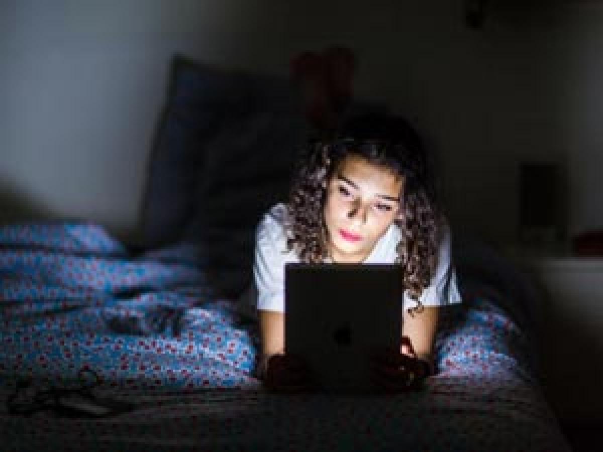 Using Smartphone at night is no harm: Study