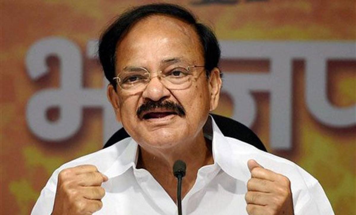 Venkaiah Naidu lashes out at Congress over filing police complaints