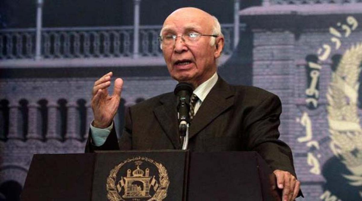 Pakistan NSA Sartaj Aziz meeting with Hurriyat makes India see red