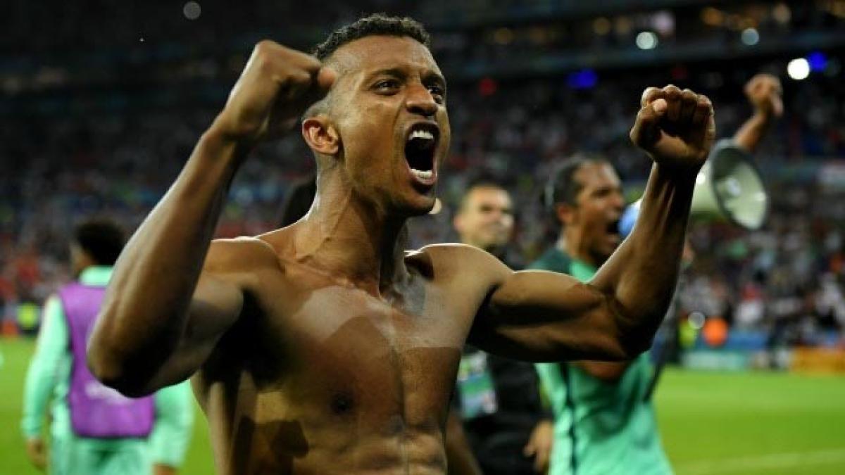Portugal winger Nani joins Valencia on three-year contract