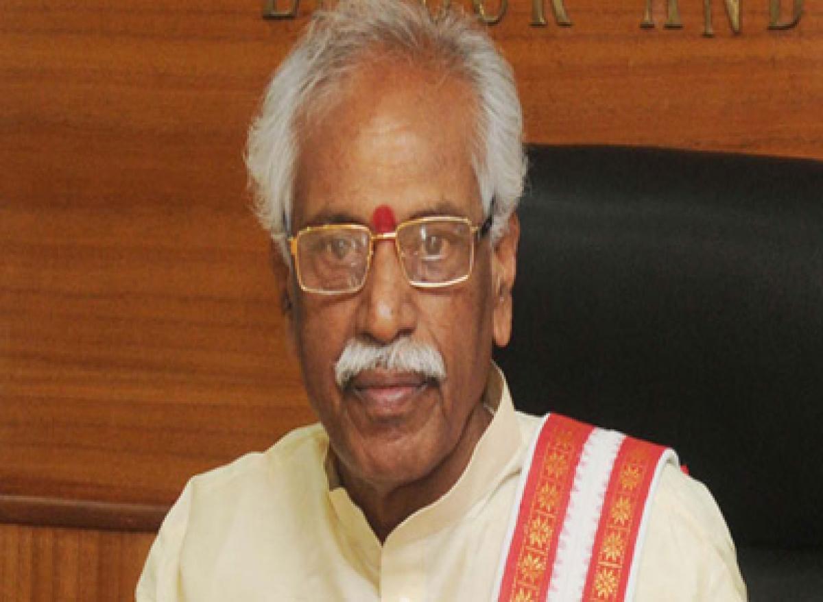 Bandaru Dattatreya clarifies on Dalit Scholar Suicide