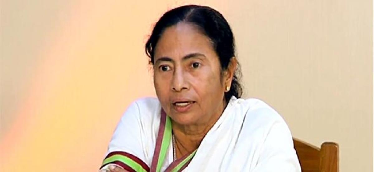 TMC leaders hit streets on demonetisation; Mamata meets President