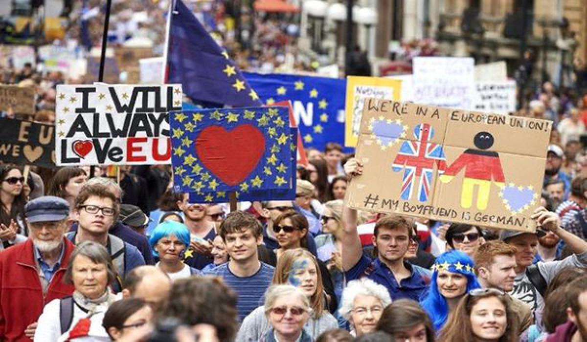 Brexit protesters take it to the streets, #MarchforEurope