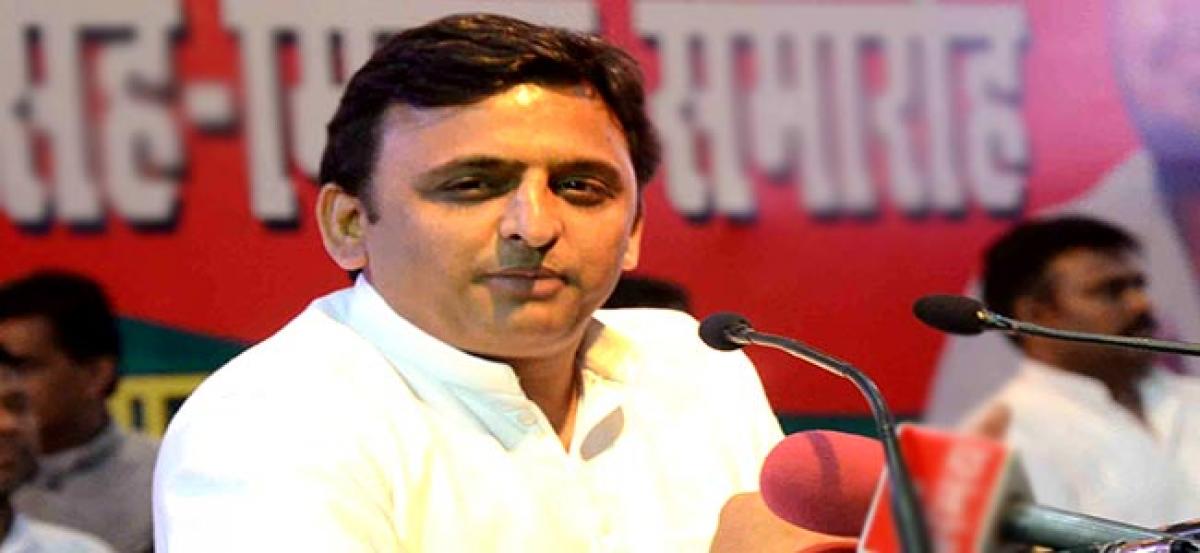 BJP slams Akhilesh Govt for denying CBI probe into Mathura clashes