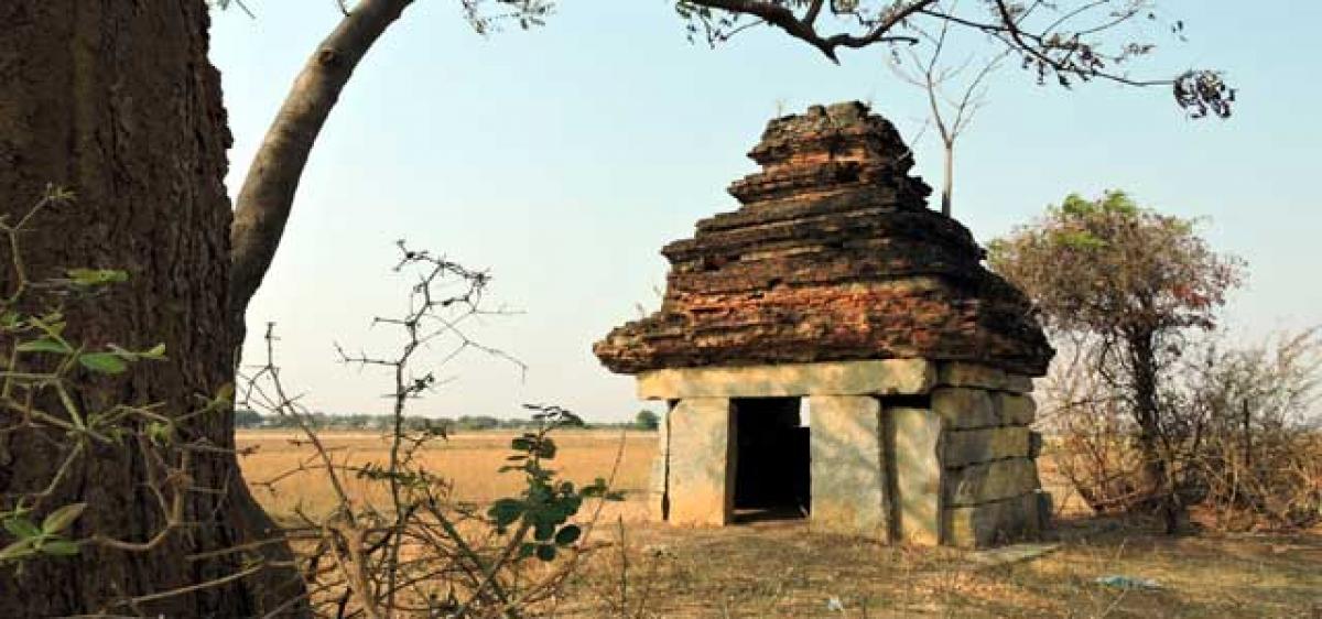 936-yr-old Sun temple lying in ruins